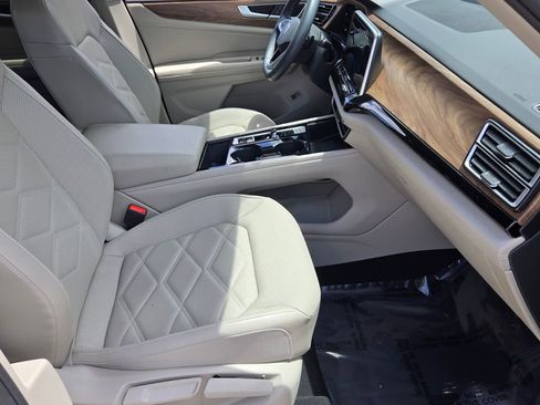 Certified 2024 Volkswagen Atlas SE FWD image 21