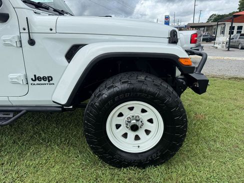 Used 2021 Jeep Gladiator Sport AWD/4WD image 9