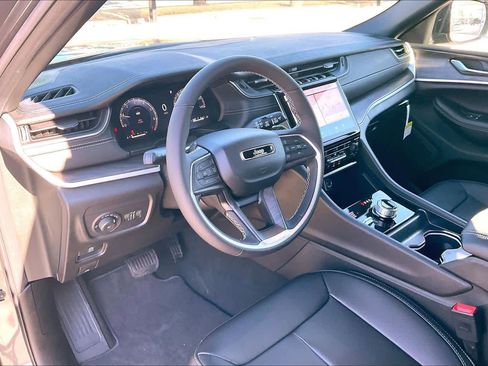 New 2025 Jeep Grand Cherokee Limited w/ Trailer Tow Package image 8