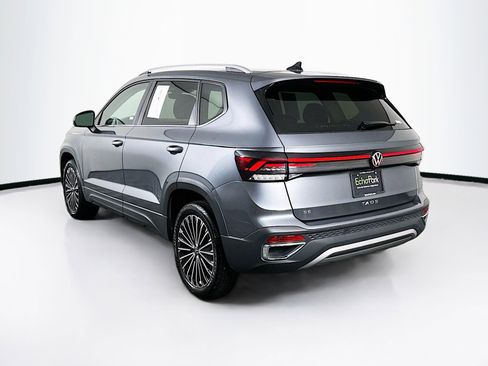 Used 2025 Volkswagen Taos SE FWD image 5