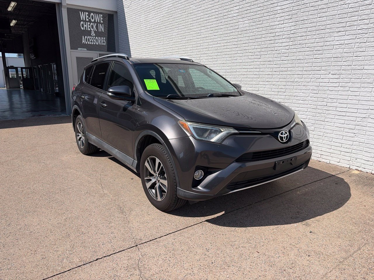 Used 2016 Toyota RAV4 XLE FWD image 1