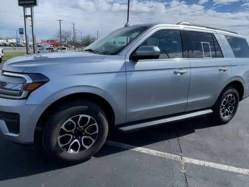 Used 2022 Ford Expedition XLT RWD image 6