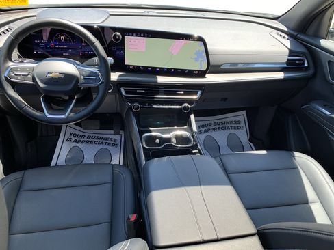 Used 2025 Chevrolet Traverse LT w/ Sun and Wheel Package FWD image 35