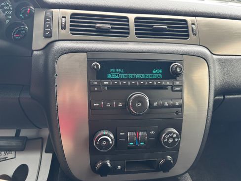 Used 2010 Chevrolet Suburban LS RWD image 22
