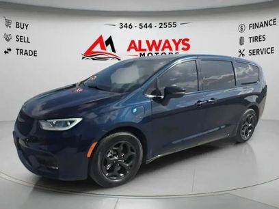 Used 2022 Chrysler Pacifica Touring-L w/ S Appearance Package