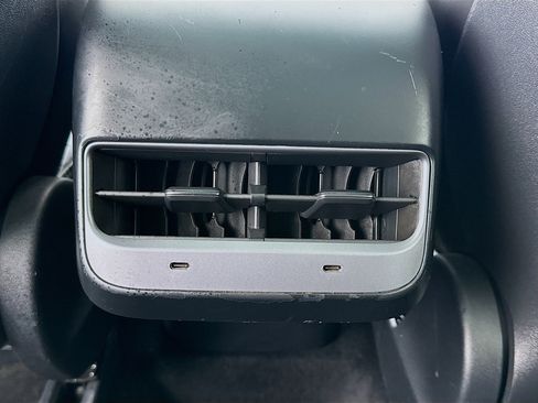 Used 2023 Tesla Model Y Long Range AWD/4WD image 17