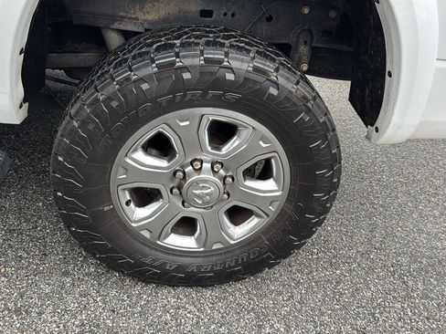 Used 2018 RAM 2500 Laramie image 29