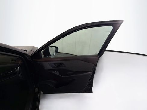 Used 2023 Nissan Rogue S AWD/4WD image 30