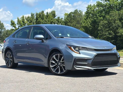 Used 2022 Toyota Corolla SE FWD image 2