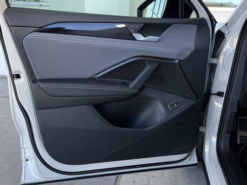 New 2026 Volkswagen Tiguan SE R-Line image 9