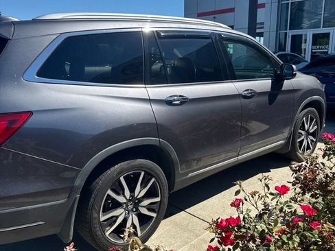 Used 2020 Honda Pilot Touring image 3