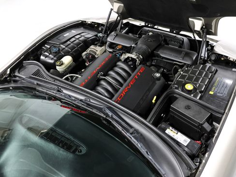 Used 1999 Chevrolet Corvette Convertible w/ Performance Handling Pkg RWD image 23