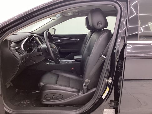 Used 2019 Chevrolet Impala LT FWD image 16
