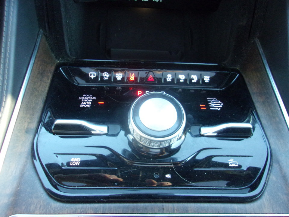 Used 2024 Jeep Grand Wagoneer L 4WD image 23