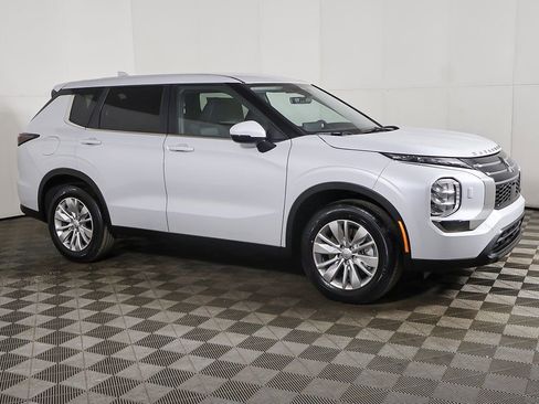 New 2026 Mitsubishi Outlander ES image 15