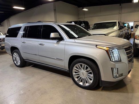 Used 2016 Cadillac Escalade ESV Platinum AWD/4WD image 27