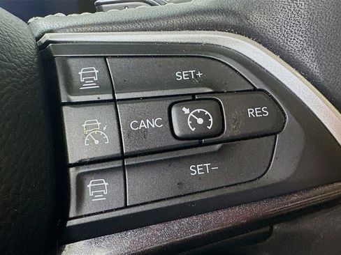 Used 2023 Jeep Grand Cherokee Altitude AWD/4WD image 23