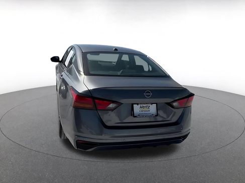 Used 2025 Nissan Altima 2.5 SV FWD image 11