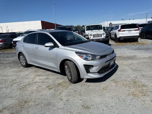Used 2022 Kia Rio LX image 2