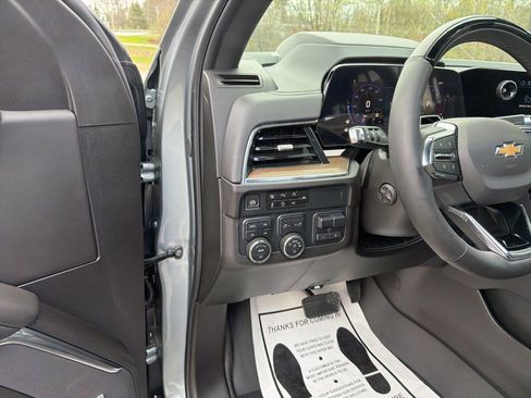 Used 2025 Chevrolet Tahoe High Country AWD/4WD image 11