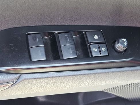 Used 2025 Toyota Camry XSE FWD image 35