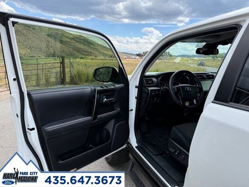 Used 2020 Toyota 4Runner TRD Off-Road AWD/4WD image 12