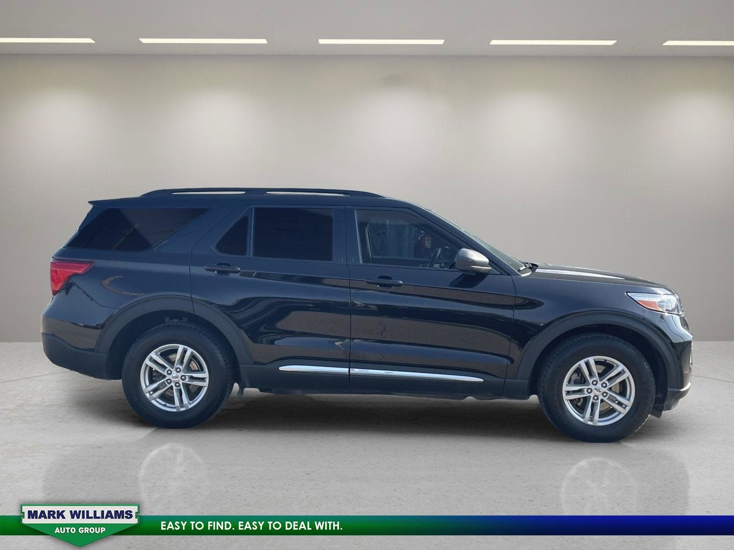 Used 2022 Ford Explorer XLT AWD/4WD image 3