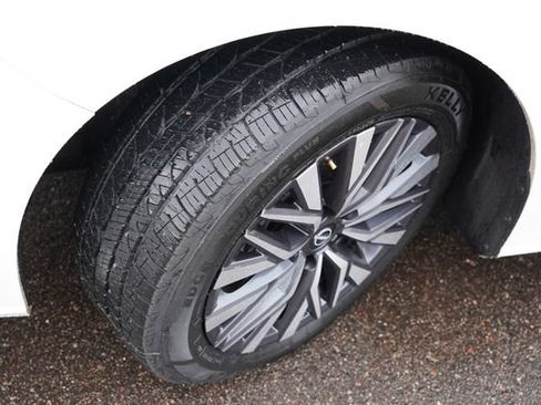 Used 2025 Nissan Altima 2.5 SV FWD image 13