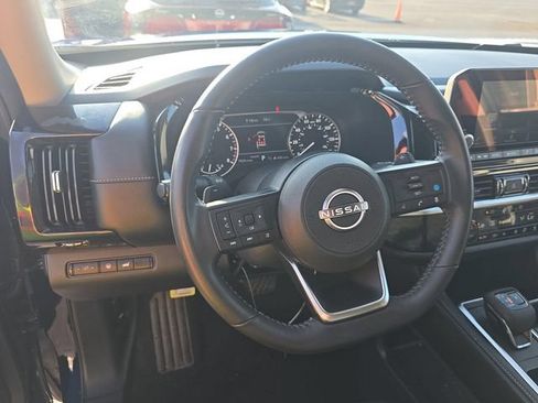 Certified 2025 Nissan Pathfinder SV w/ SV Premium Package FWD image 5