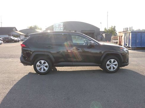 Used 2019 Toyota RAV4 LE w/ Carpet Mat Package AWD/4WD image 4