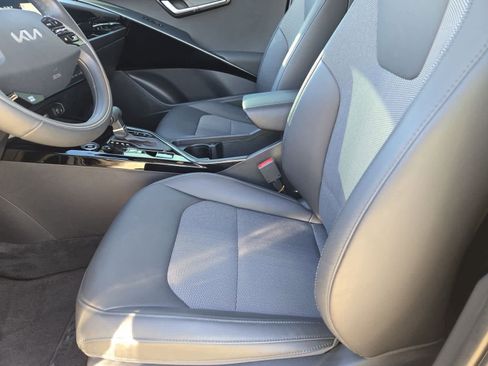 Certified 2023 Kia Niro EX image 15