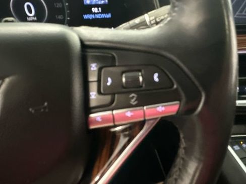 Certified 2022 Cadillac Escalade Premium Luxury w/ Performance Package AWD/4WD image 8