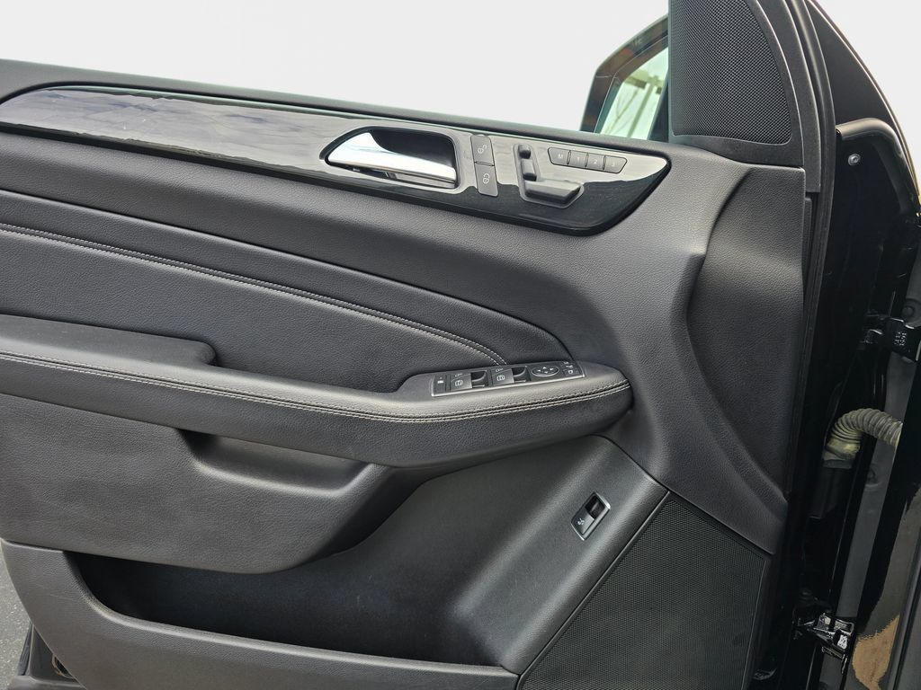 Used 2015 Mercedes-Benz ML 250 BlueTEC 4MATIC image 32