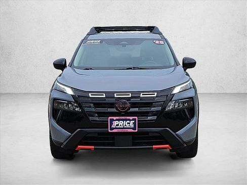 Used 2025 Nissan Rogue SV AWD/4WD image 2