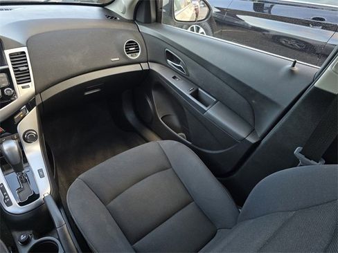 Used 2016 Chevrolet Cruze LT w/ Technology Package image 17