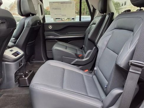 New 2025 Lincoln Navigator Reserve AWD/4WD image 9