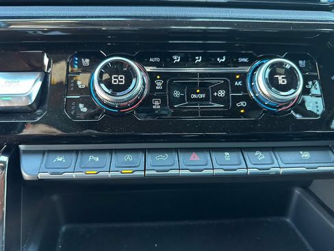 Used 2022 GMC Sierra 1500 AT4 w/ AT4 Premium Package AWD/4WD image 39