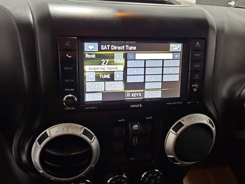 Used 2015 Jeep Wrangler Unlimited Sahara w/ Connectivity Group image 14