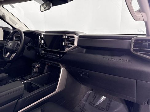 Used 2022 Toyota Tundra SR5 w/ SR5 Convenience Package image 39