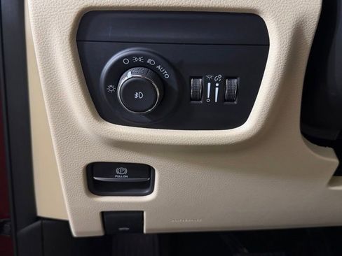 Used 2024 Jeep Grand Cherokee Limited AWD/4WD image 17