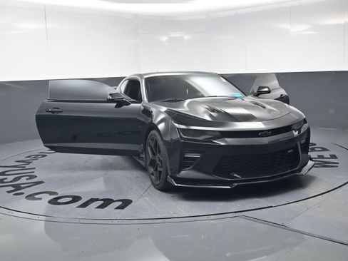 Used 2017 Chevrolet Camaro SS image 14