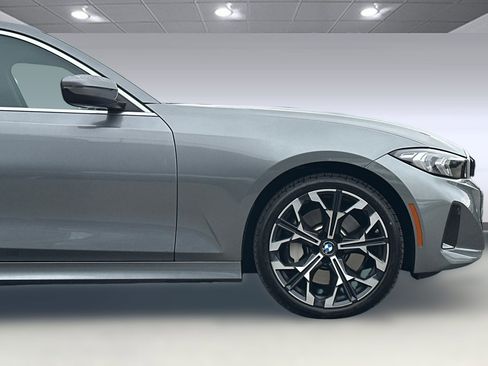 Used 2025 BMW 330i Sedan w/ Premium Package image 19