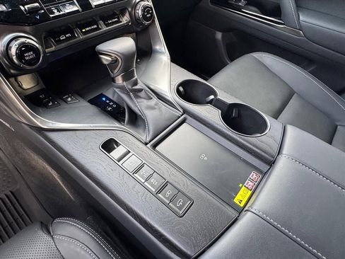 Used 2024 Lexus LX 600 4WD w/ Luxury Package image 17