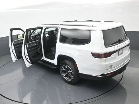 Used 2023 Jeep Wagoneer L Series III w/ Preferred Equipment Group image 71