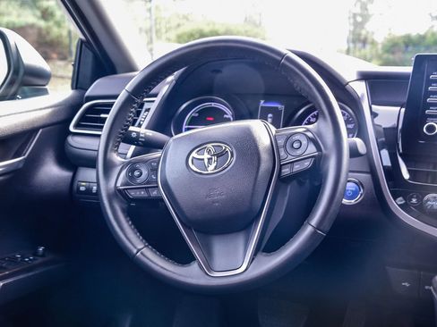 Used 2023 Toyota Camry SE image 18