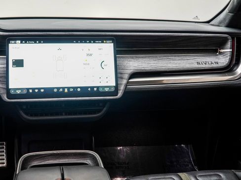 Used 2022 Rivian R1T Adventure image 18