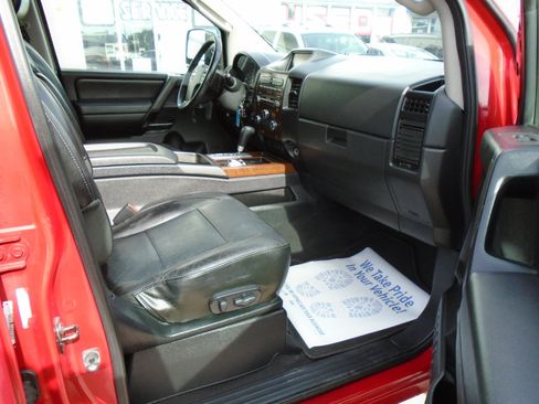 Used 2011 Nissan Titan SL w/ SL Technology Pkg AWD/4WD image 11