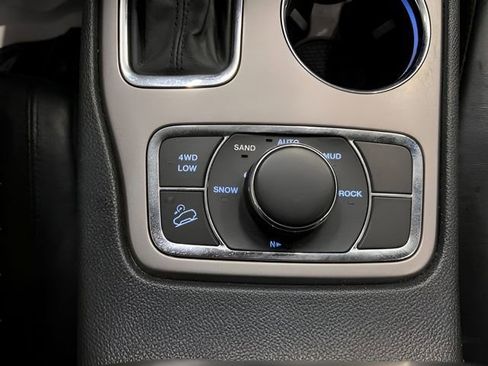 Used 2019 Jeep Grand Cherokee Limited AWD/4WD image 32
