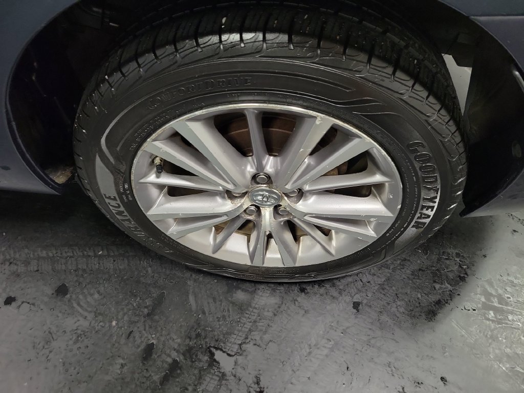 Used 2015 Toyota Corolla LE FWD image 12