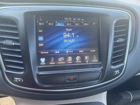 Used 2017 Chrysler 200 Limited Platinum FWD image 6